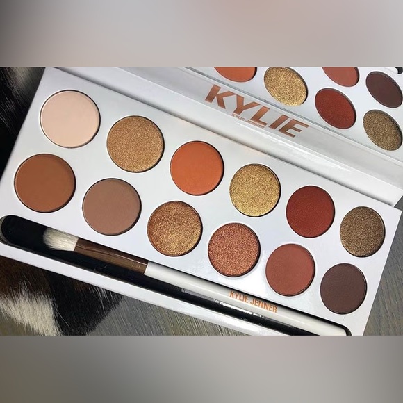 Kylie Cosmetics Extended Bronze Palette - Picture 2 of 7